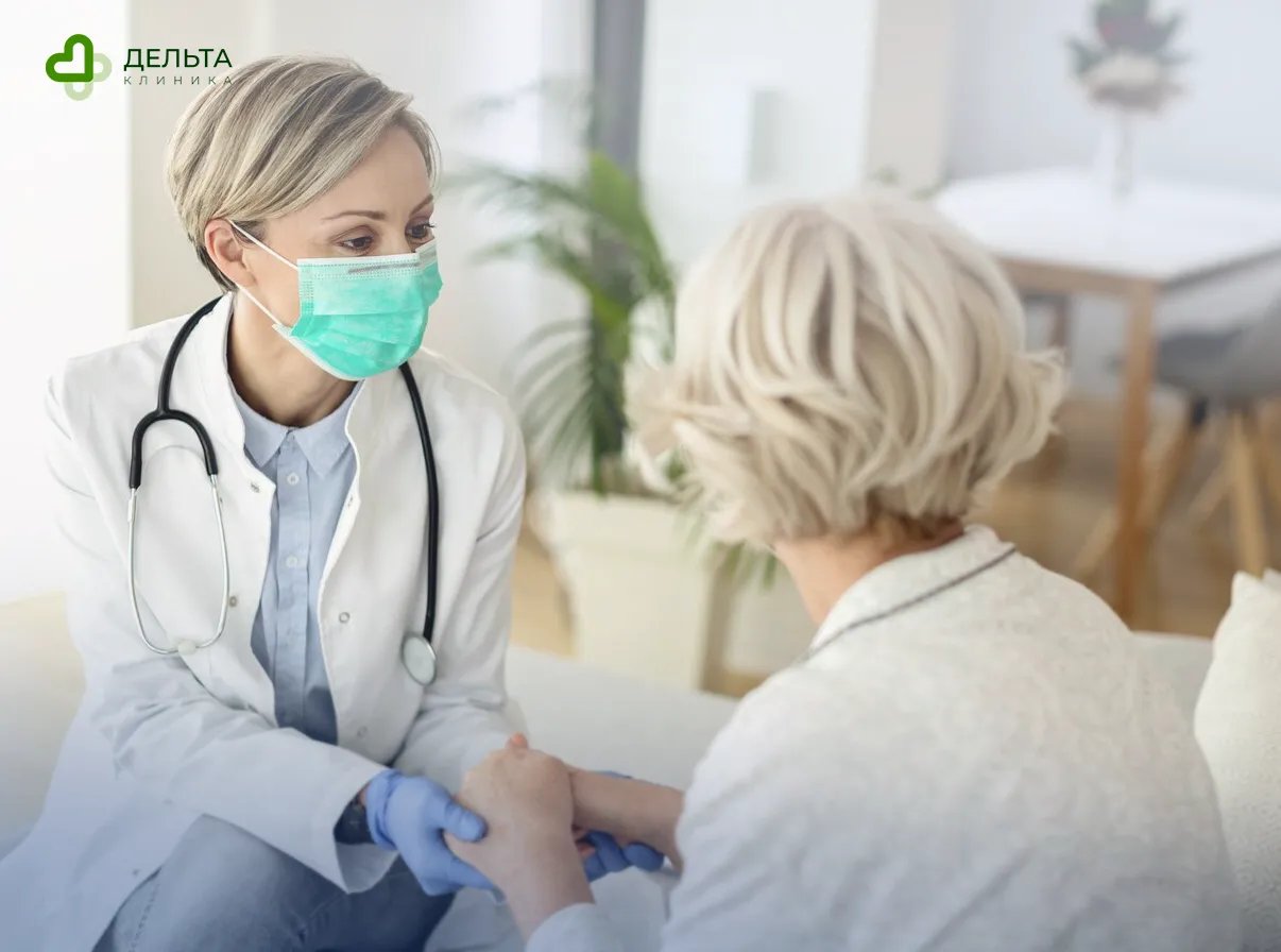 Нарколог разговаривает с пациентом